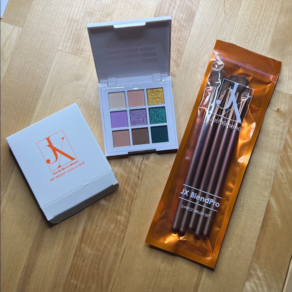 JX *Mardi Gras* Eyeshadow Palette and Brush Set